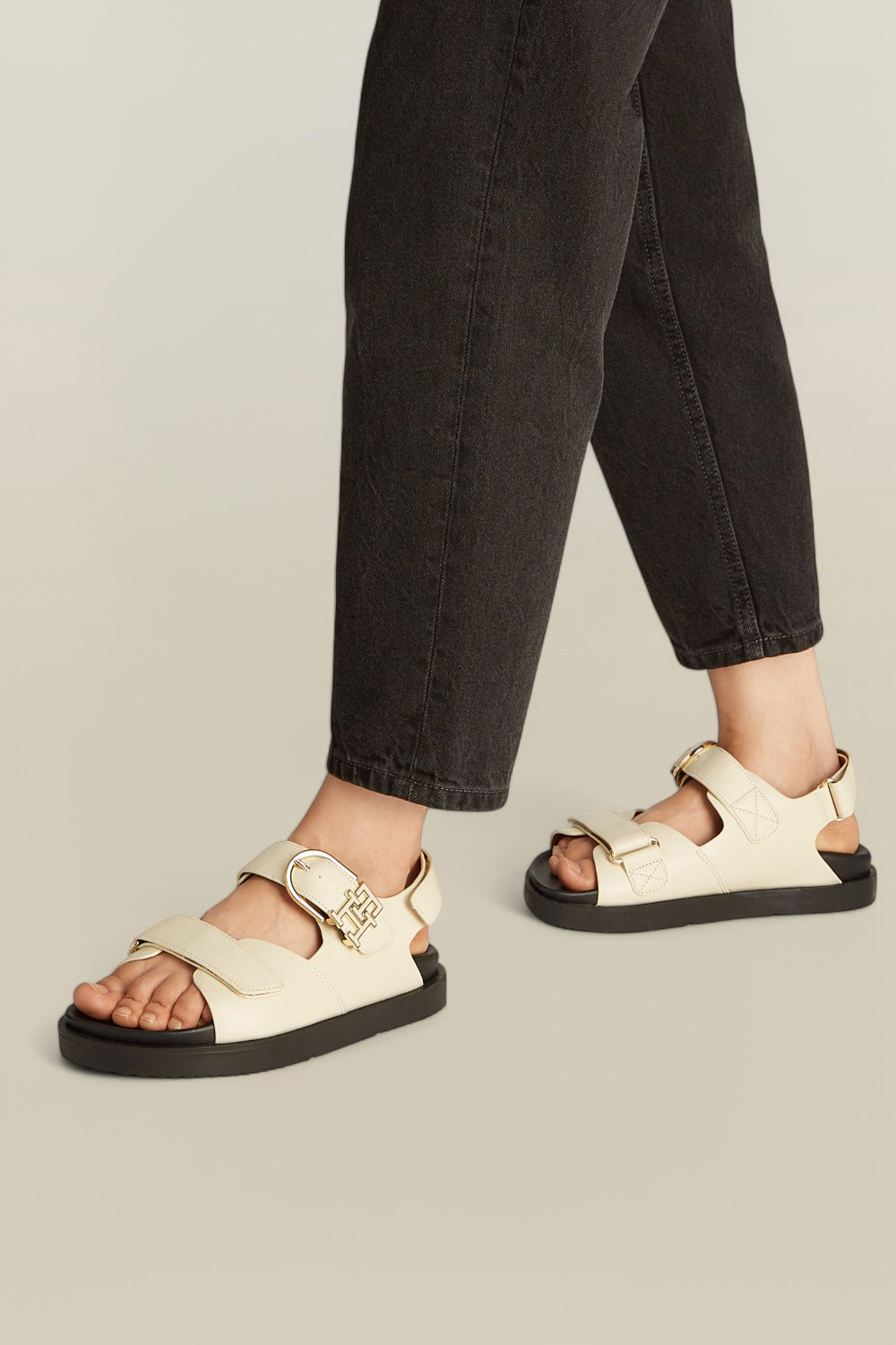 תמונת כל הלוק של סנדלי סלינג בק